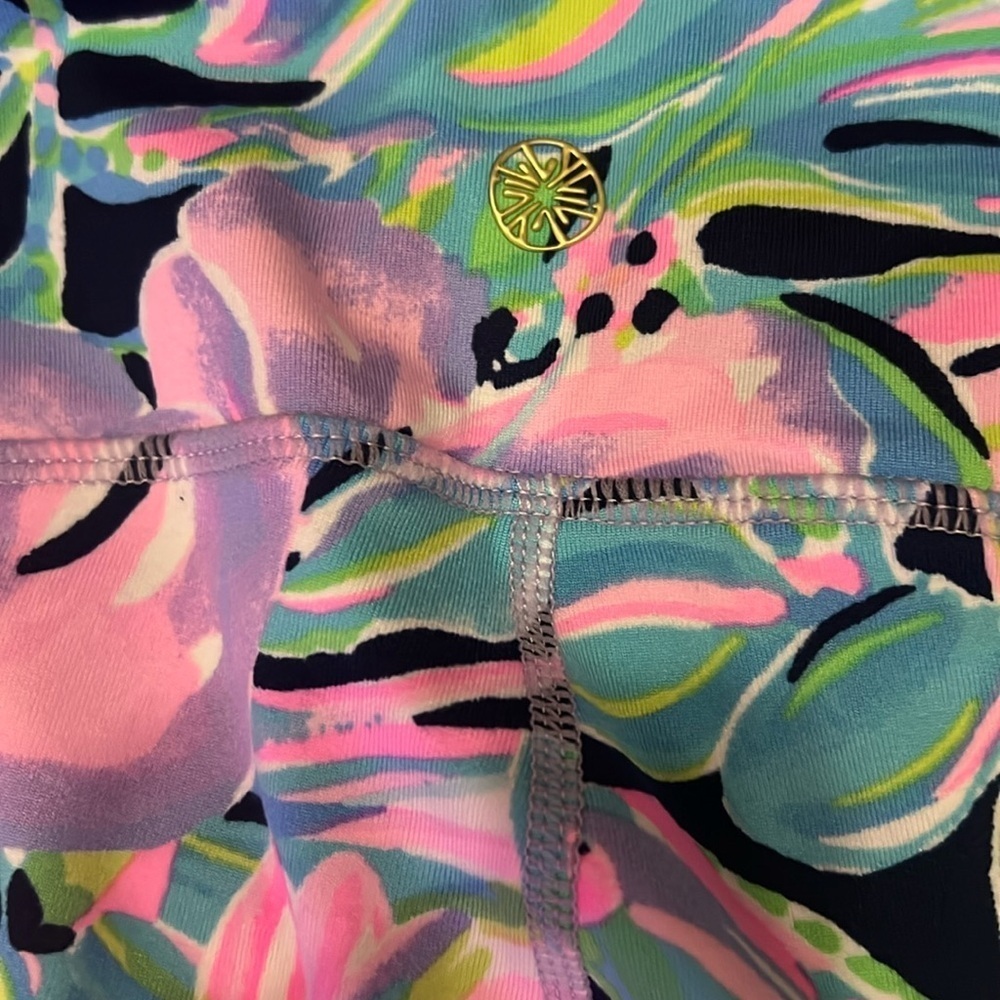 Lilly Pulitzer luxletic weekender legging UPS 50+ multi bermudaful size XS NWT - Picture 8 of 9
